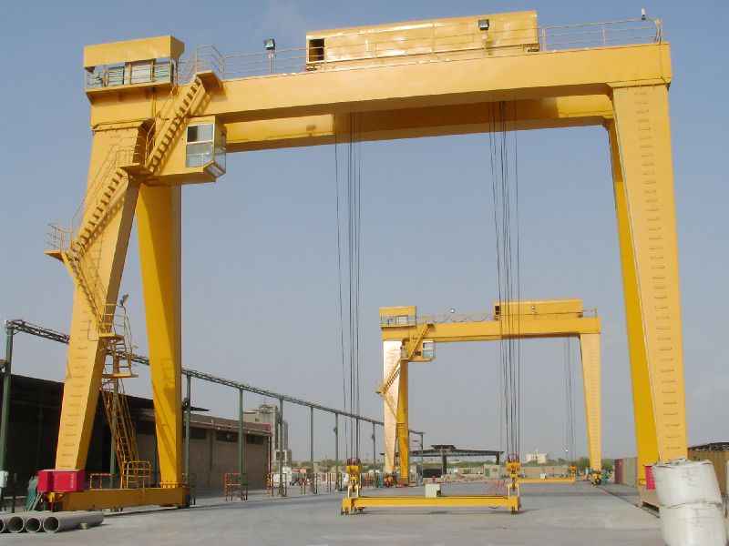 軌道式集裝箱門式起重機(jī)1